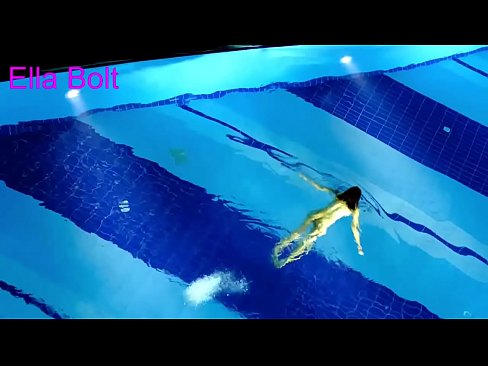 ❤️ Dili ko makahunong sa pagtan-aw, ang batan-ong blonde nasakpan nga naglangoy nga hubo sa ELLA BOLT resort pool ❤ Porn video sa amon ❌️❤