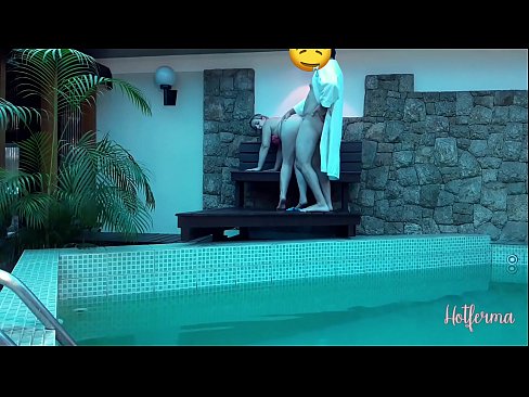 ❤️ Giimbitar sa amo ang katabang sa pool, apan dili makasukol sa init ❤ Porn video sa amon ❌️❤